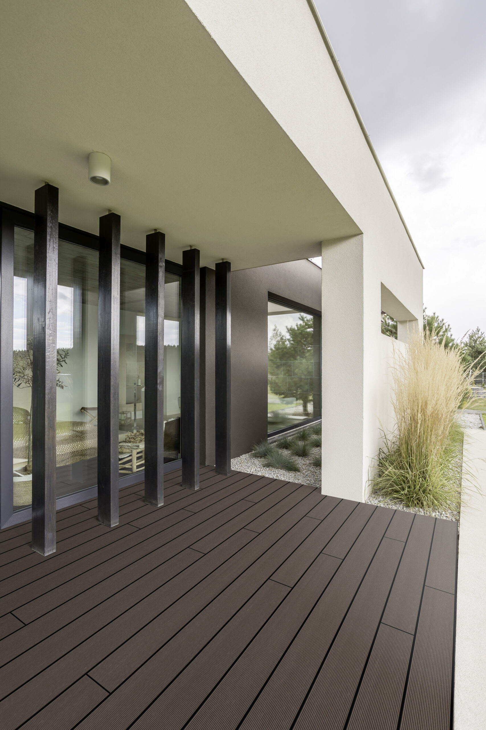 Adomo_Terrassendiele_BPC_marone_geriffelt_3